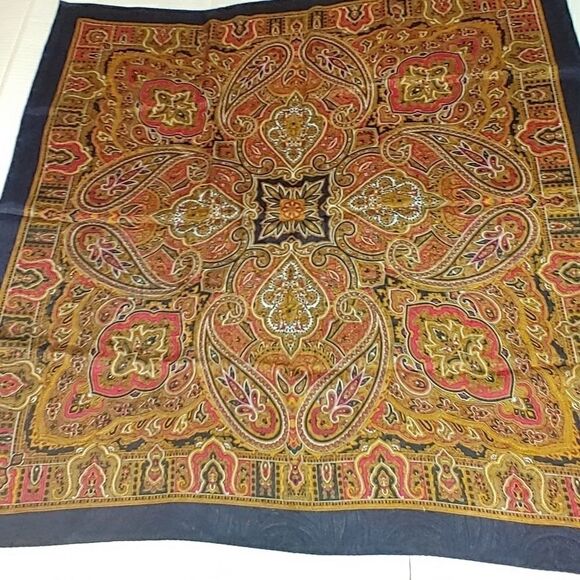 35 X 35 SILK  RED BLACK SCARF - Picture 1 of 11